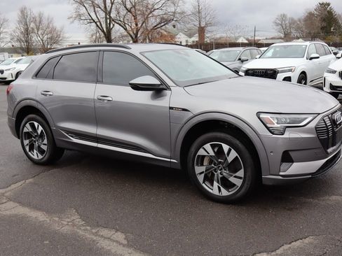 Used 2021 Audi e-tron Premium w/ Convenience Plus Package image 3