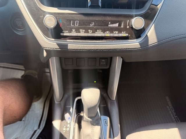 Used 2025 Toyota Corolla Cross LE FWD image 5