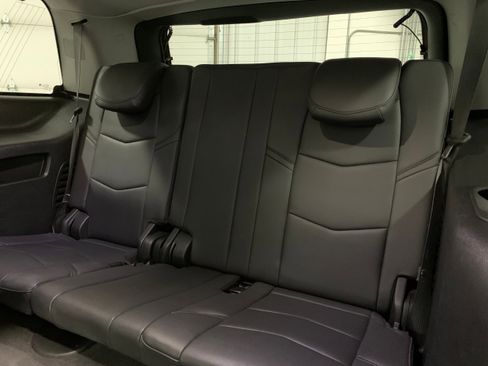 Used 2020 Cadillac Escalade Luxury w/ Escalade Sport Edition image 35