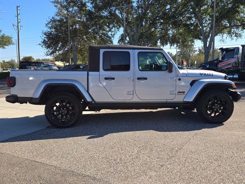 Used 2022 Jeep Gladiator Sport image 9