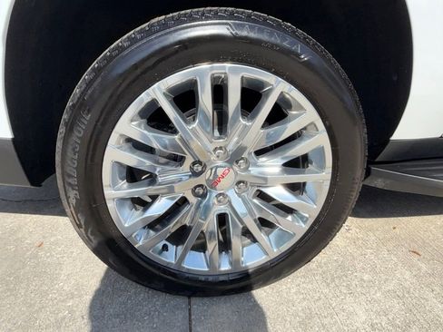 Used 2025 GMC Yukon XL Denali AWD/4WD image 45