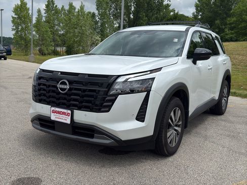 New 2026 Nissan Pathfinder SL AWD/4WD image 2