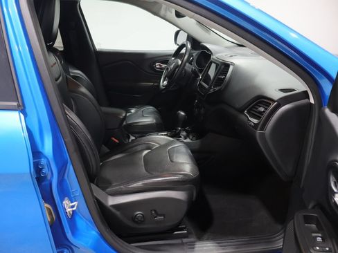 Used 2019 Jeep Cherokee Trailhawk AWD/4WD image 21
