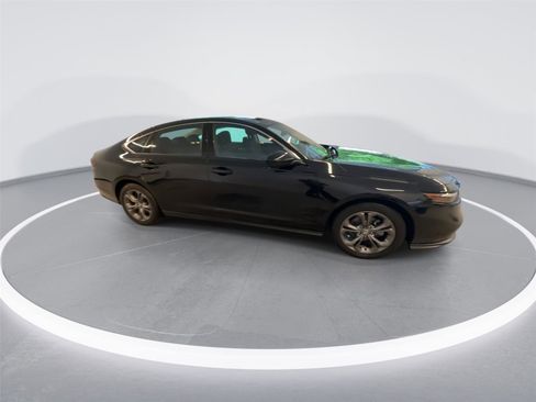Used 2023 Honda Accord EX image 9