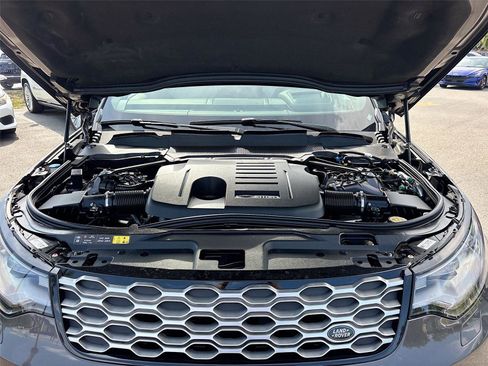 Used 2024 Land Rover Discovery Metropolitan Edition AWD/4WD image 32