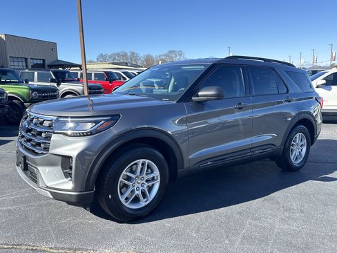 New 2026 Ford Explorer Active w/ Active Comfort Package image 2