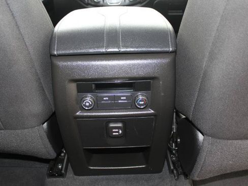 Used 2023 Chevrolet Traverse LT FWD image 19