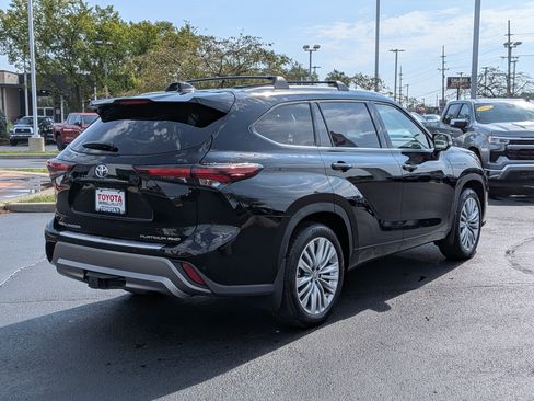 Certified 2025 Toyota Highlander Platinum AWD/4WD image 8