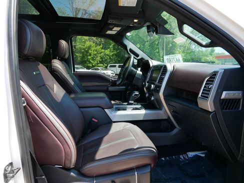 Used 2015 Ford F150 Platinum w/ Equipment Group 701A Luxury AWD/4WD image 8