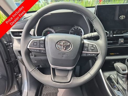 Used 2026 Toyota Highlander XLE AWD/4WD image 10