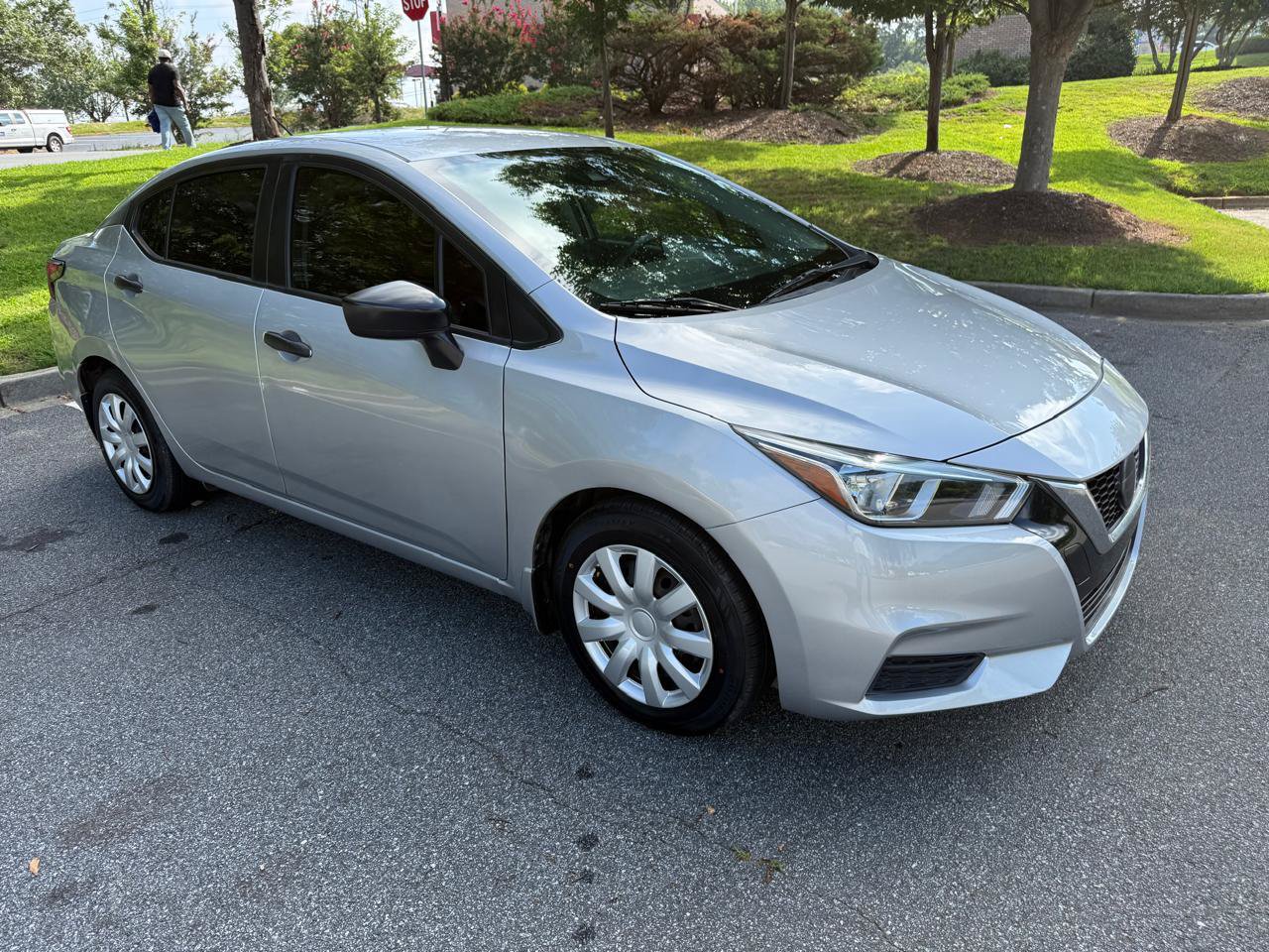 Used 2020 Nissan Versa S FWD image 3