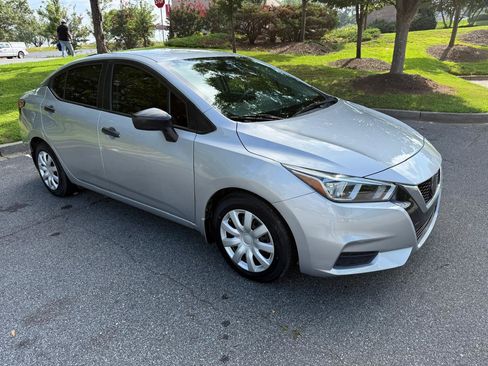 Used 2020 Nissan Versa S FWD image 3
