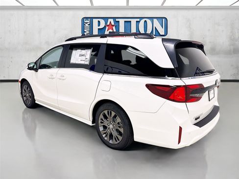 New 2026 Honda Odyssey Touring image 5