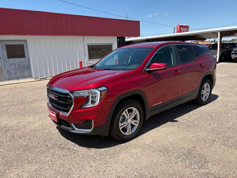 Used 2024 GMC Terrain SLE image 1
