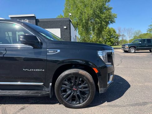 Used 2023 GMC Yukon SLT w/ SLT Premium Package AWD/4WD image 2