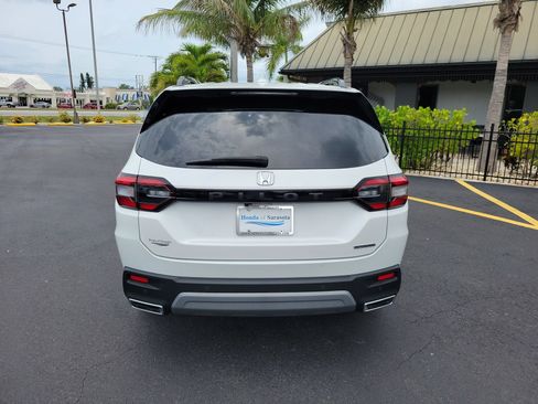 Used 2025 Honda Pilot Touring image 7