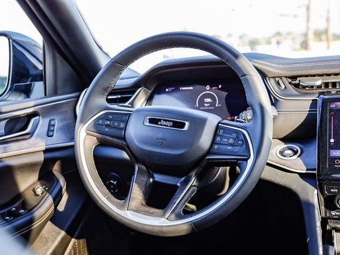 Certified 2024 Jeep Grand Cherokee L Limited w/ Luxury Tech Group II image 18