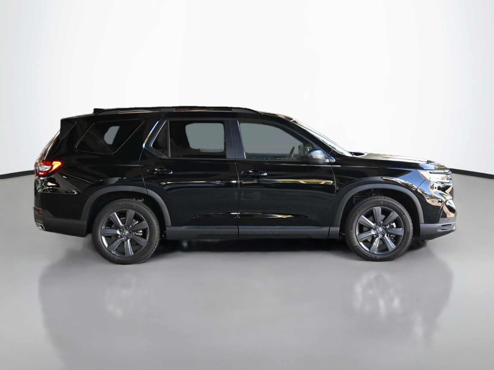 New 2026 Honda Pilot Sport image 4