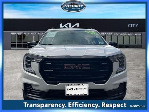 Used 2023 GMC Terrain SLE w/ Driver Convenience Package AWD/4WD image 2