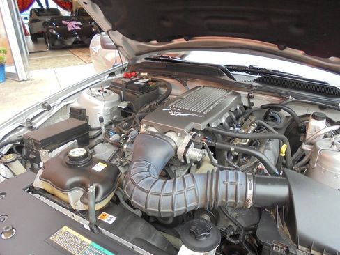 Used 2009 Ford Mustang GT RWD image 33