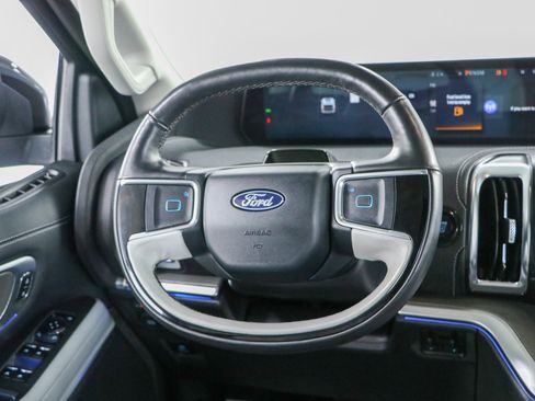 Used 2025 Ford Expedition Platinum AWD/4WD image 13