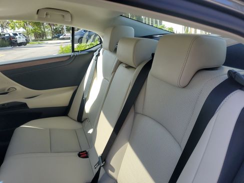 Used 2023 Lexus ES 300h w/ Premium Package image 13