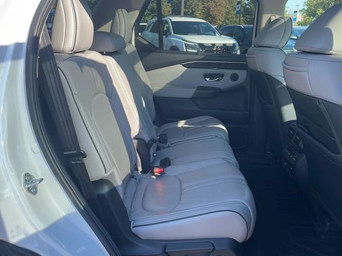 Used 2025 Honda Pilot Elite image 25