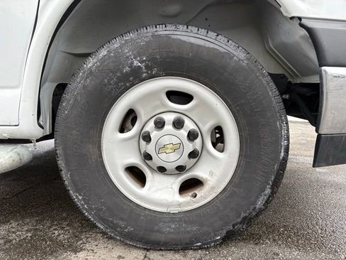 Used 2024 Chevrolet Express 2500 w/ Driver Convenience Package image 21