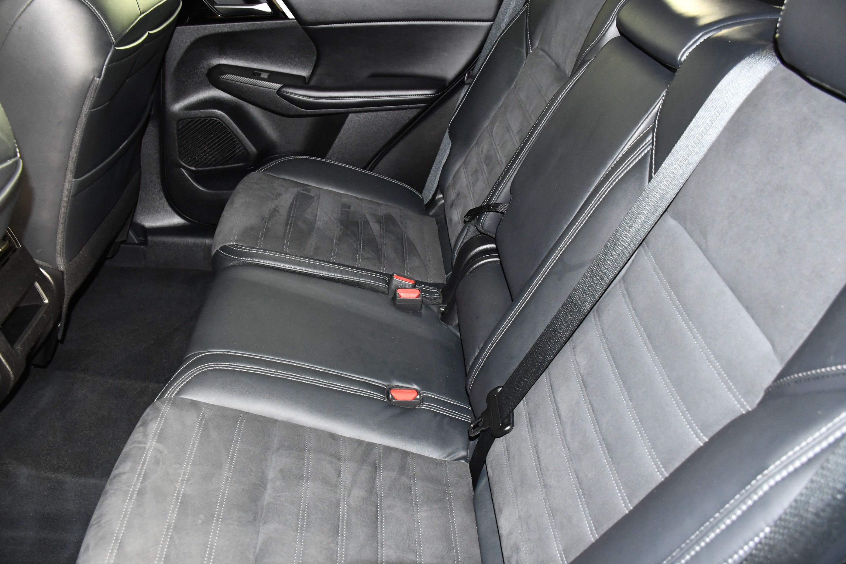 Used 2022 Mitsubishi Outlander SE AWD/4WD image 45