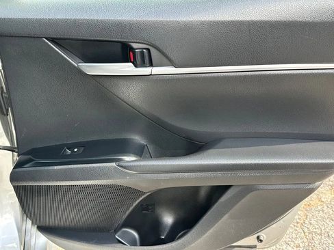 Used 2018 Toyota Camry SE w/ Convenience Package image 28