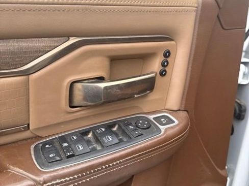 Used 2022 RAM 3500 Limited AWD/4WD image 11