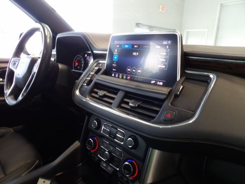 Used 2021 Chevrolet Suburban Premier AWD/4WD image 29