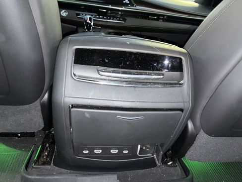 Used 2021 Cadillac Escalade Premium Luxury w/ LPO, Illumination Package image 17