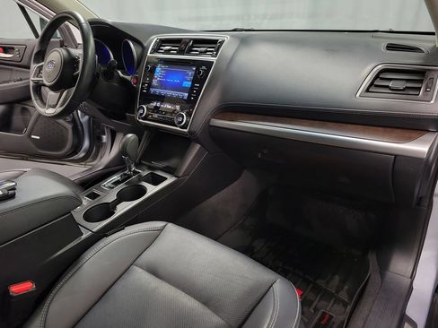 Used 2018 Subaru Outback 3.6R Limited AWD/4WD image 32