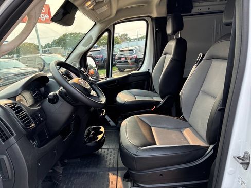 Used 2025 RAM ProMaster 2500 w/ Convenience Group FWD image 19