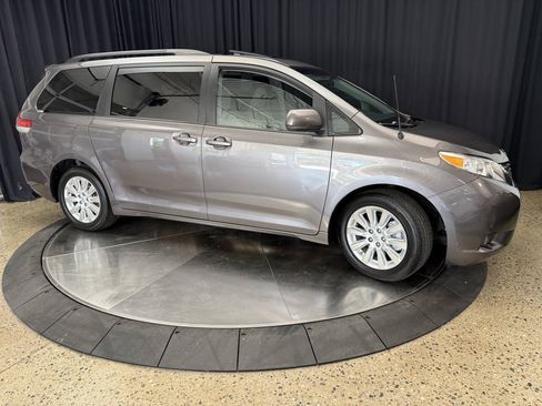 Used 2014 Toyota Sienna XLE AWD/4WD image 8