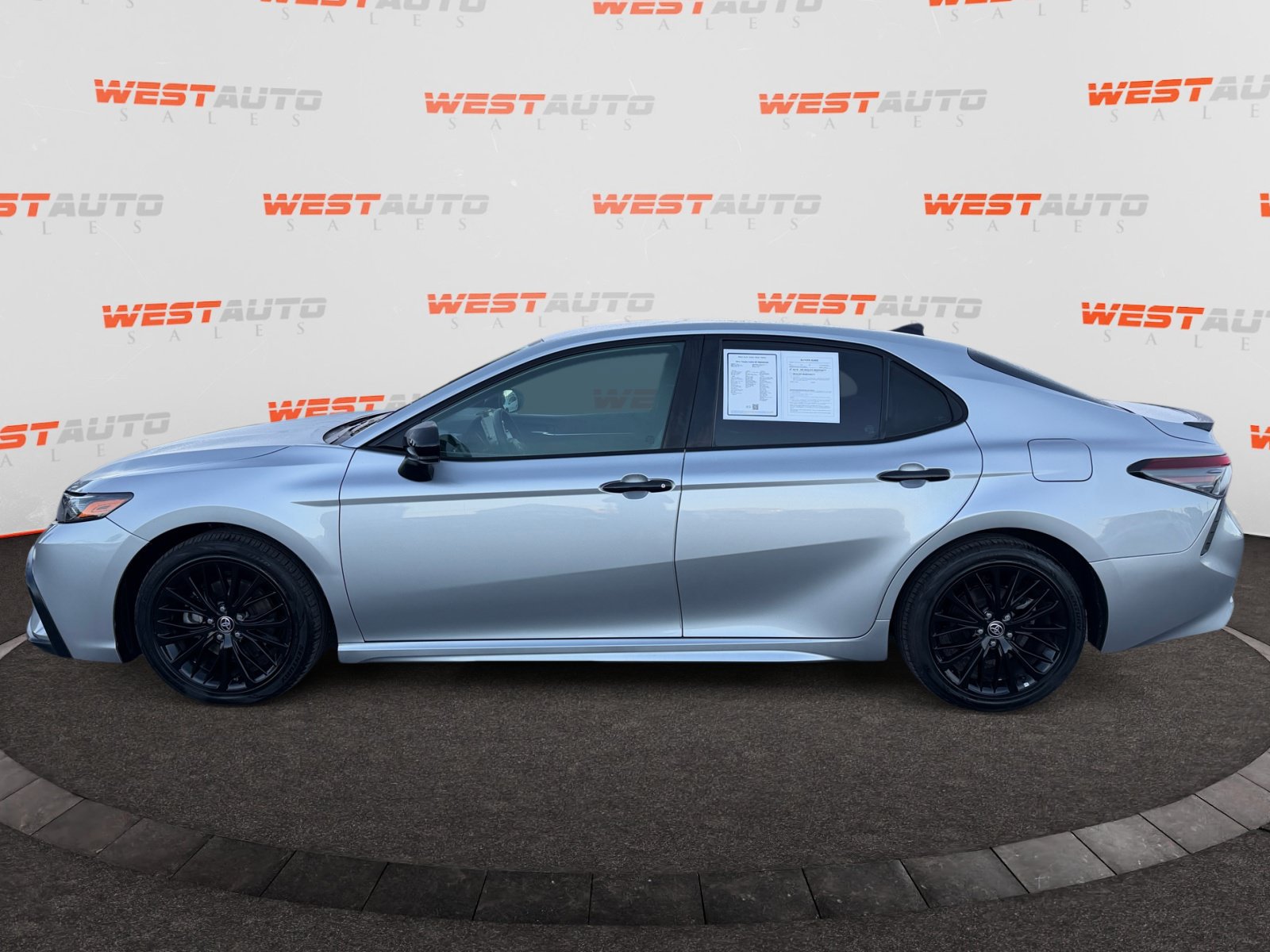 Used 2021 Toyota Camry SE w/ Carpet Mat Package (TMS) FWD image 2