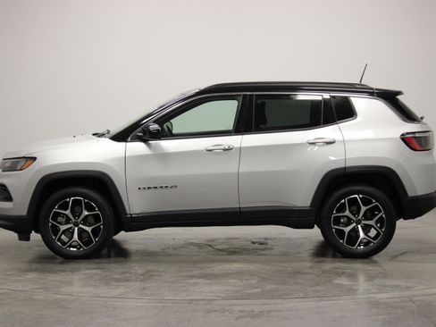 Used 2025 Jeep Compass Limited AWD/4WD image 5