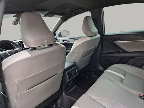 Used 2025 Toyota Camry SE w/ Convenience Package image 18