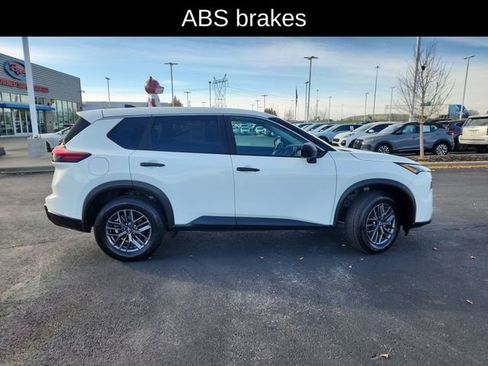 Used 2024 Nissan Rogue S image 10