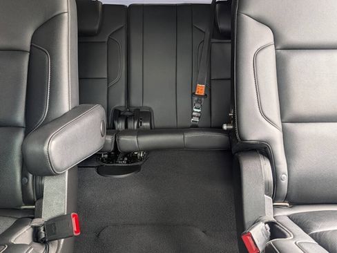 Used 2019 Chevrolet Suburban Premier AWD/4WD image 38