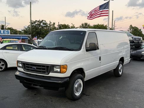 Used 2005 Ford E-250 and Econoline 250 Extended image 1