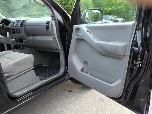 Used 2008 Nissan Frontier SE w/ SE Value Truck Pkg AWD/4WD image 41