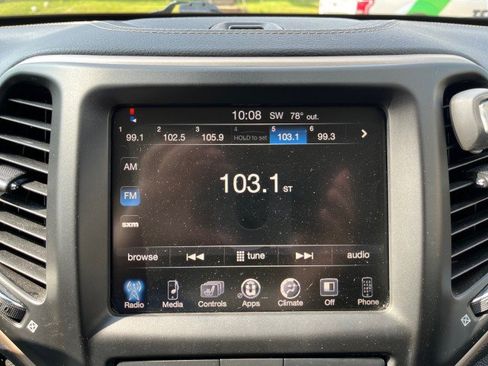 Used 2017 Jeep Cherokee Latitude w/ True North Edition AWD/4WD image 14