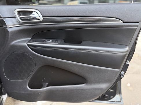 Used 2019 Jeep Grand Cherokee Limited image 13