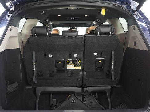 Used 2026 Toyota Sienna Platinum AWD/4WD image 9