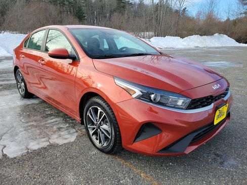 Used 2023 Kia Forte LXS image 3