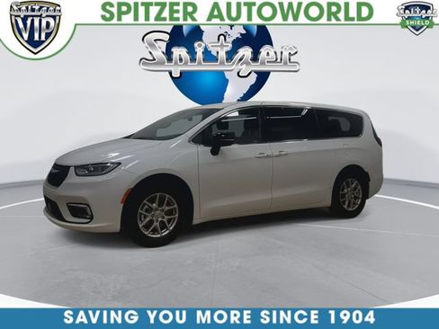 Used 2025 Chrysler Pacifica Select FWD image 6