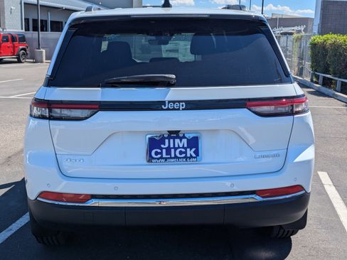 New 2025 Jeep Grand Cherokee Laredo w/ Luxury Tech Group I image 3