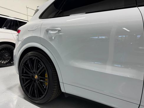 Used 2023 Porsche Cayenne Turbo S image 24